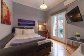 LIVANOS Charming Studio Steps from Metro